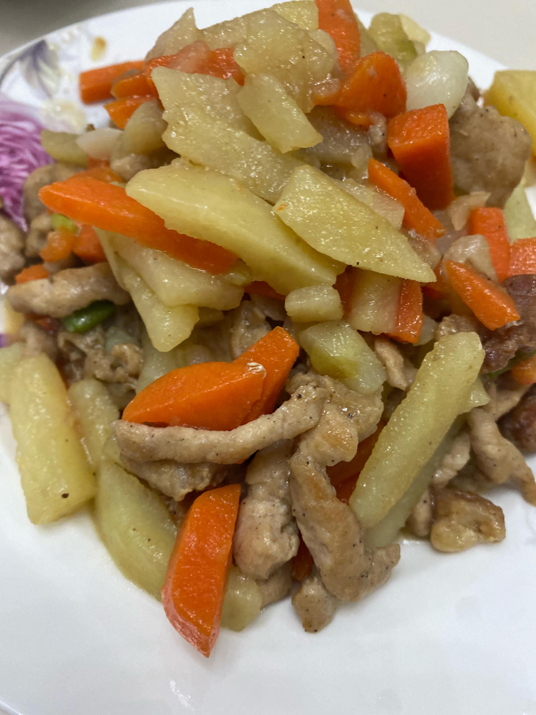 胡萝卜土豆炒肉