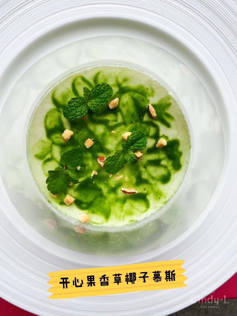 开心果慕斯配香草椰子慕斯