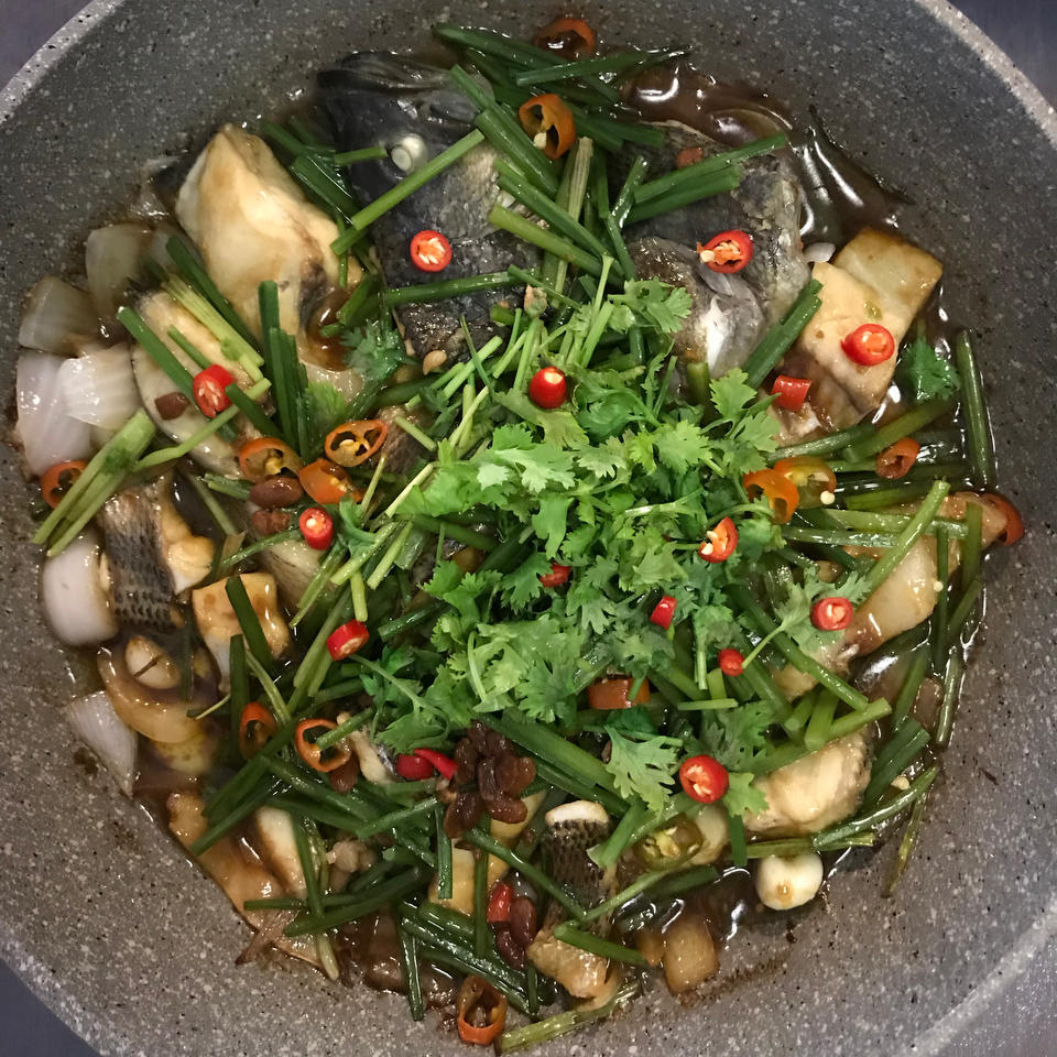 鲈鱼啫啫煲