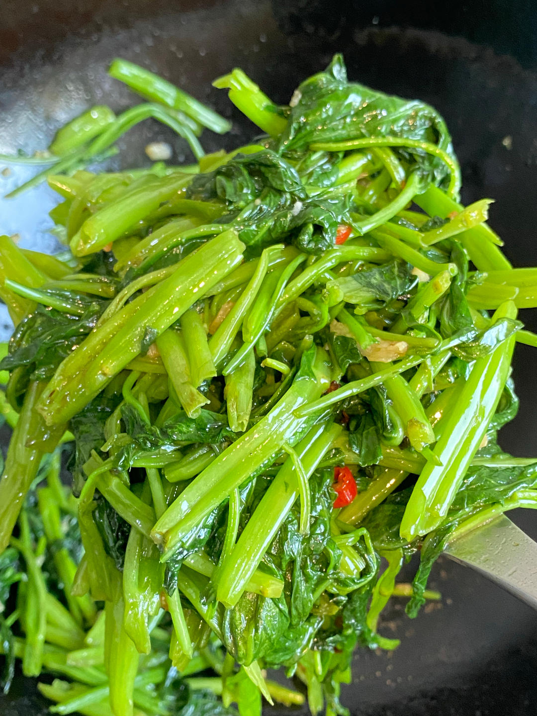 今年才知道，原来粗的空心菜要这么炒！