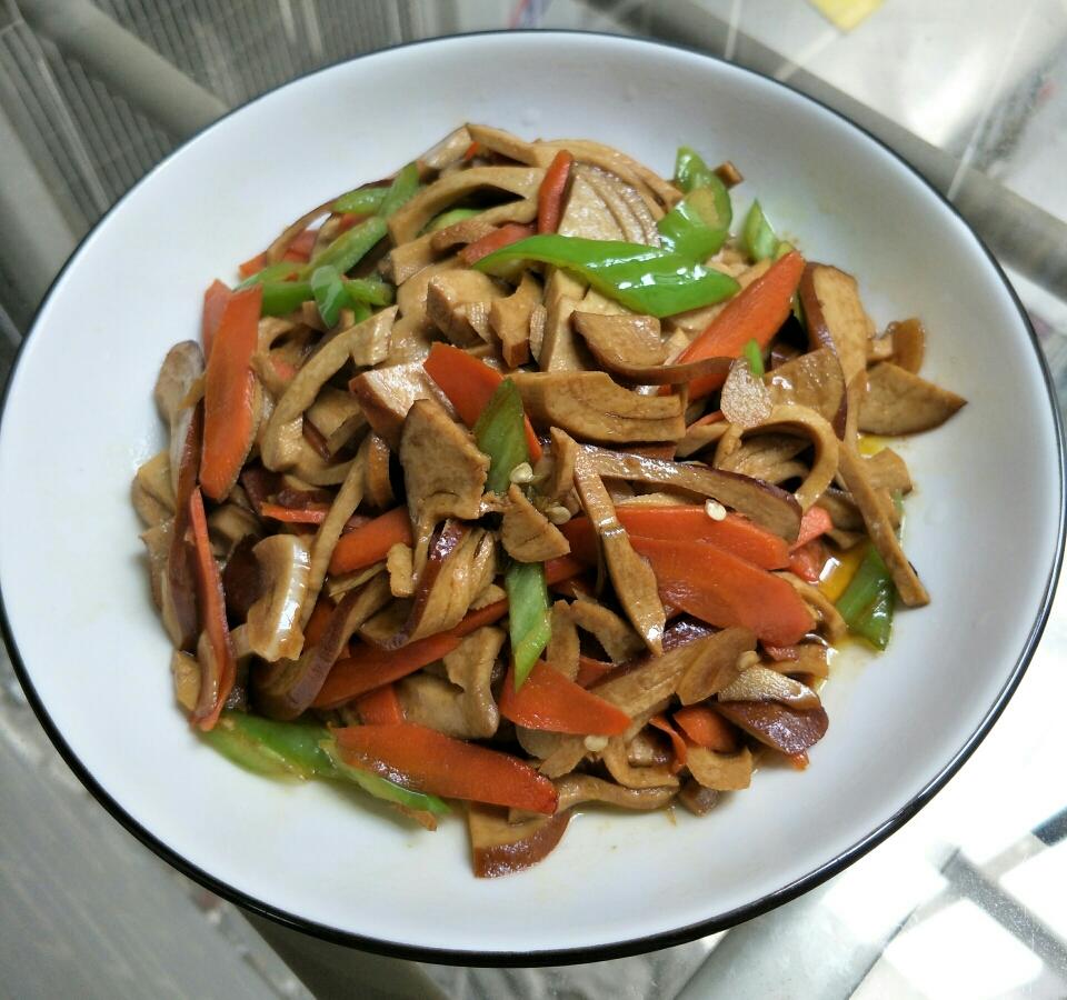 香干素炒胡萝卜！