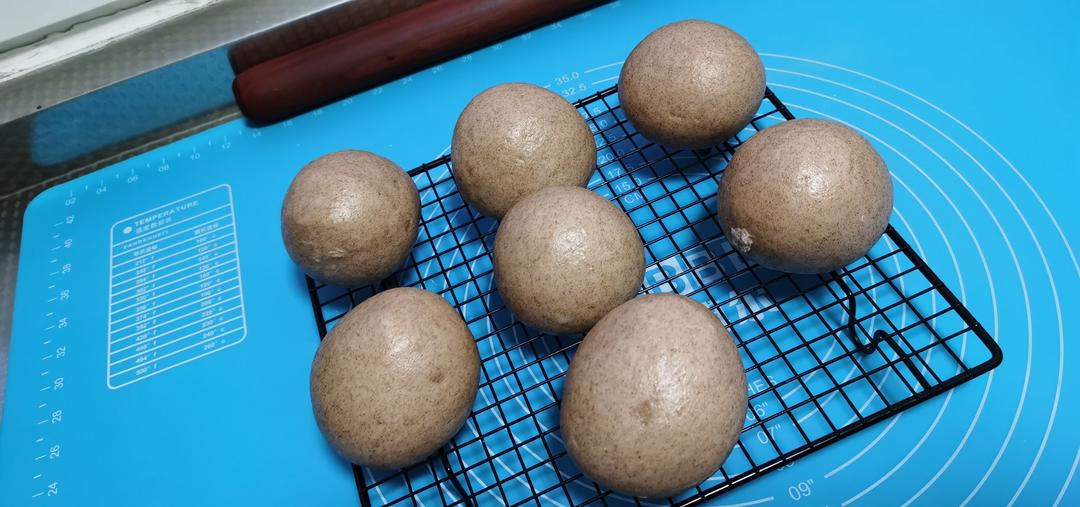 杂粮馒头一：黑全麦面粉馒头