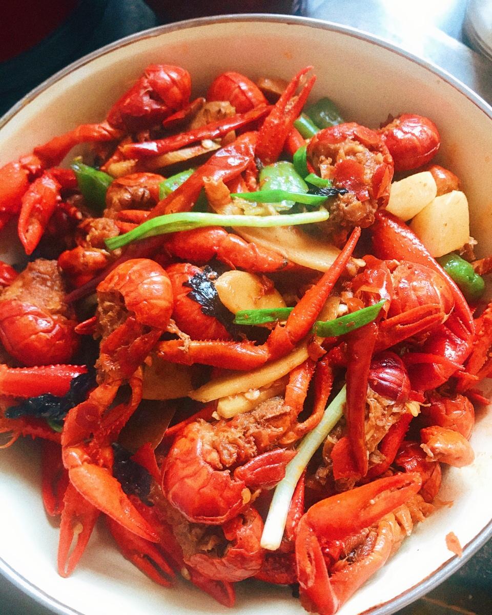 不放火锅底料的麻辣十三香小龙虾（附洗虾去虾线剥虾视频）