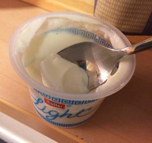 冻酸奶^_^低卡冰激淋～减肥期间的低卡甜品！！！的做法 步骤2