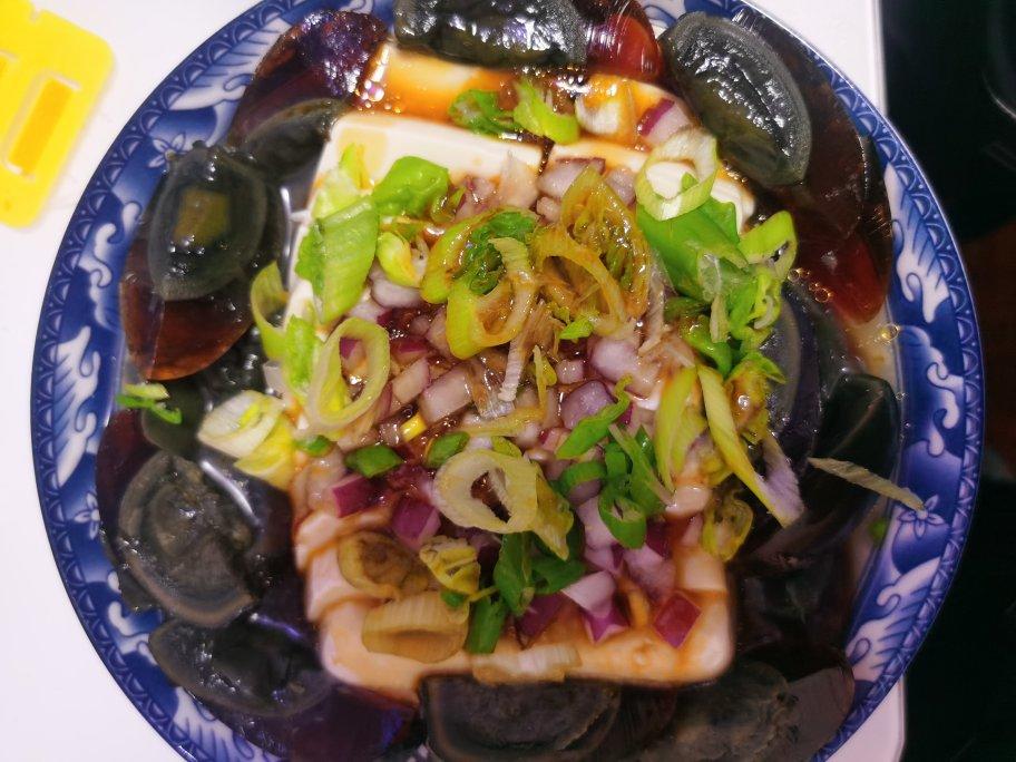 肉松皮蛋拌豆腐