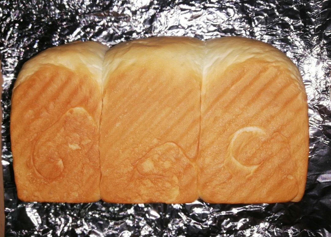 用烤箱自己做面包--手工牛奶吐司面包