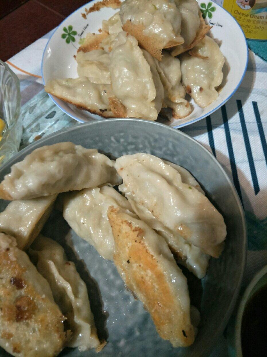 水煎包（韭菜）Fried Dumplings
