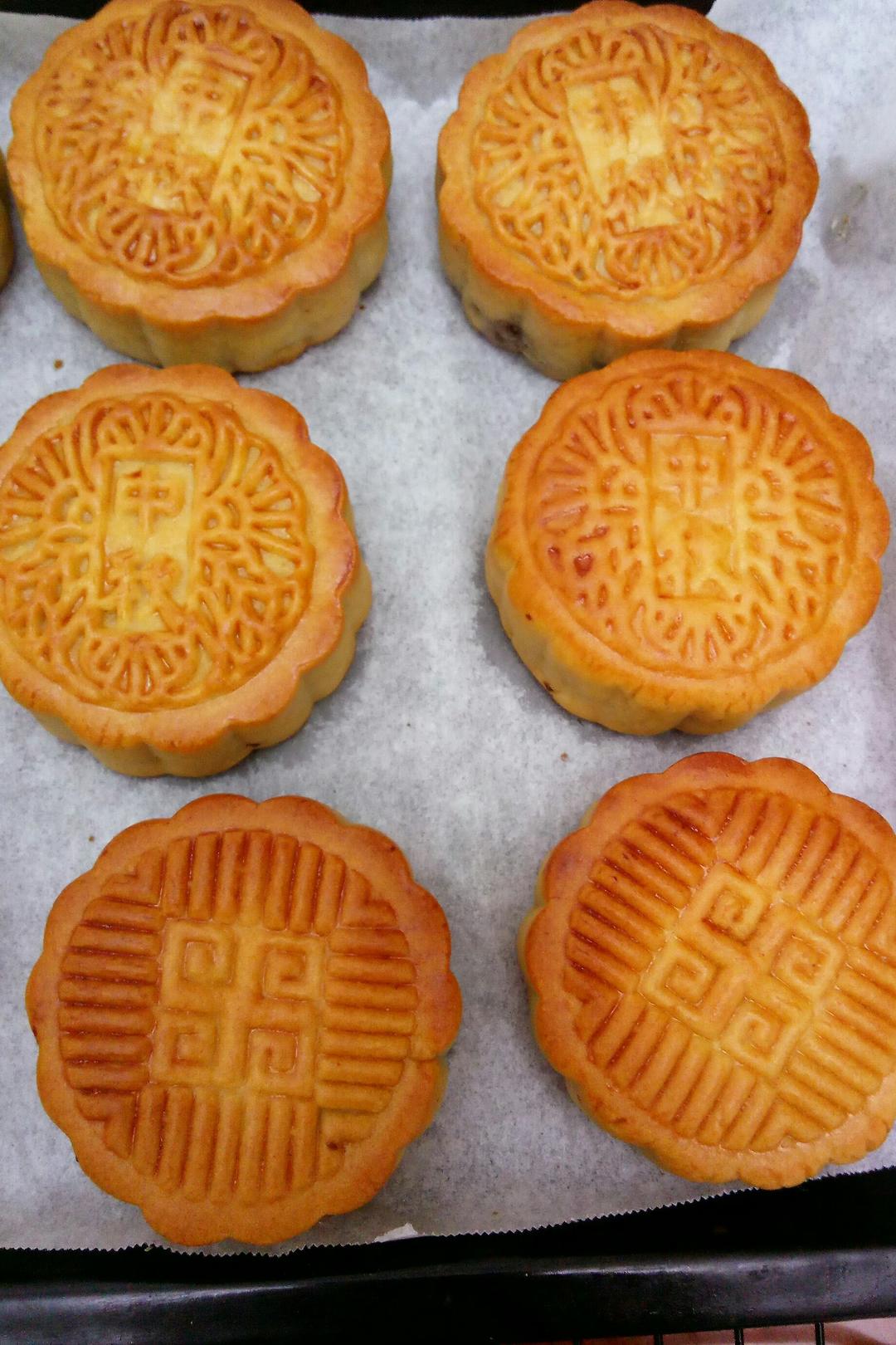 广式月饼—蛋黄莲蓉月饼