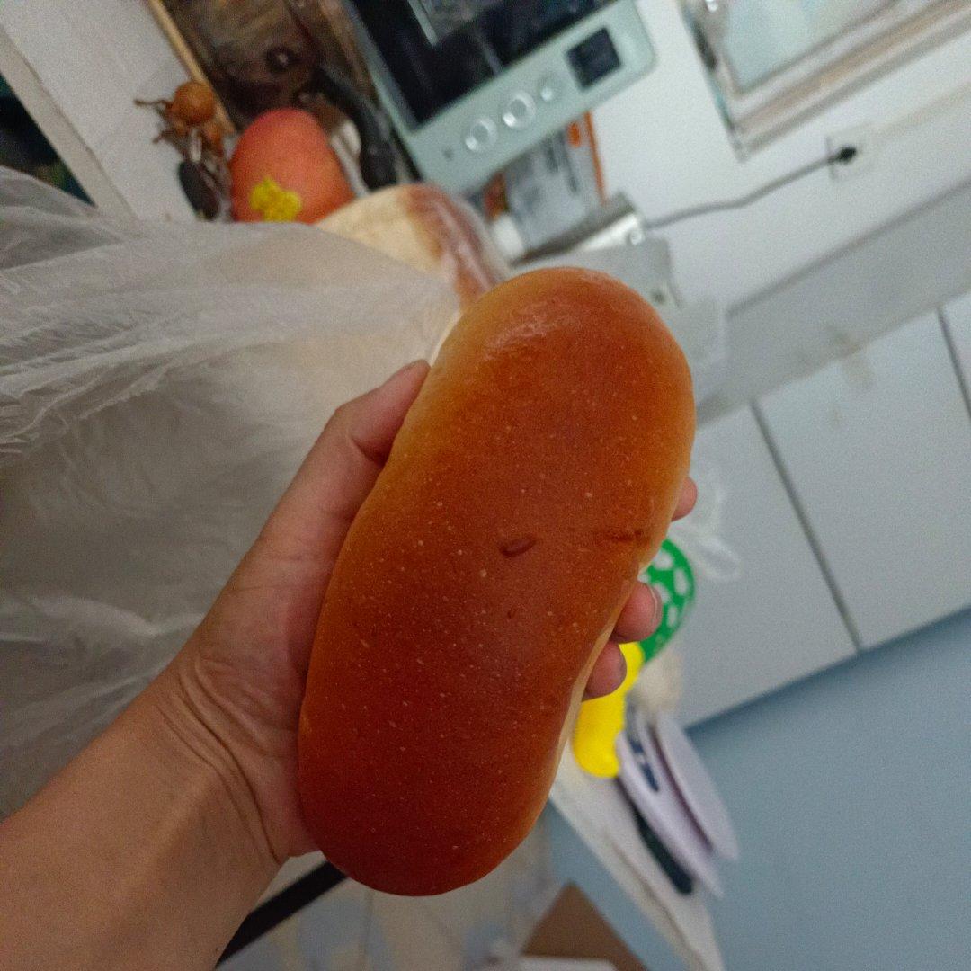 香甜柔软的毛毛虫面包