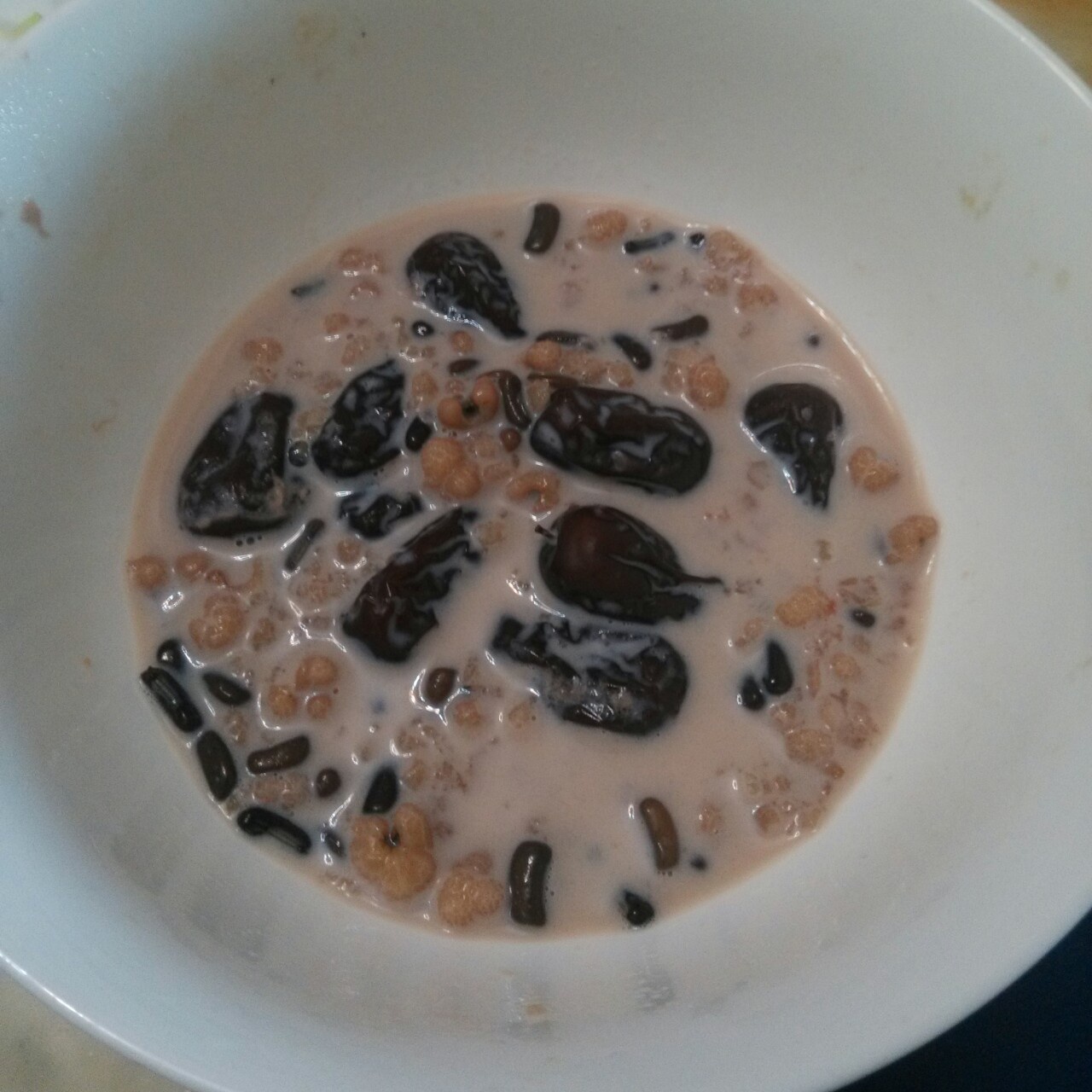 红枣红豆薏仁牛奶粥