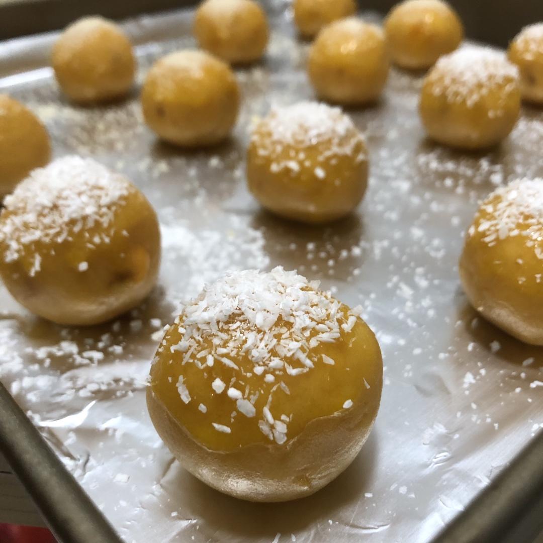 🔥日卖万盒👉椰香金沙咸蛋黄酥💥蛋黄控大爱‼️