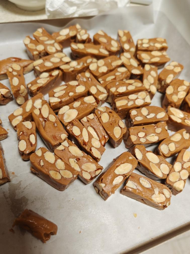 《Tinrry+》焦糖杏仁太妃糖