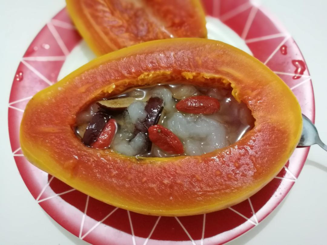 哈娃爱吃水果做的木瓜炖雪蛤