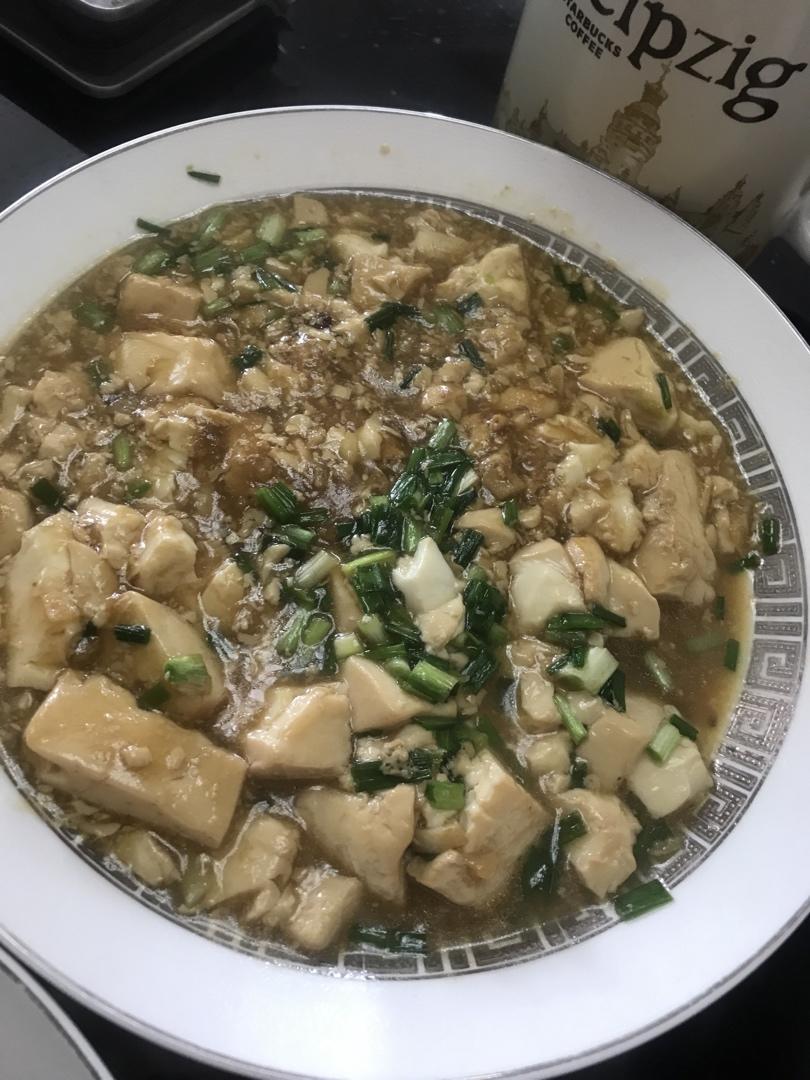 不放肉也超下饭的葱焖豆腐