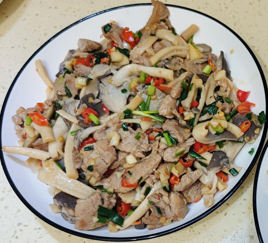 平菇炒肉片
