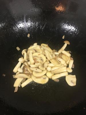 黑松露干酪蘑菇烩饭的做法 步骤3