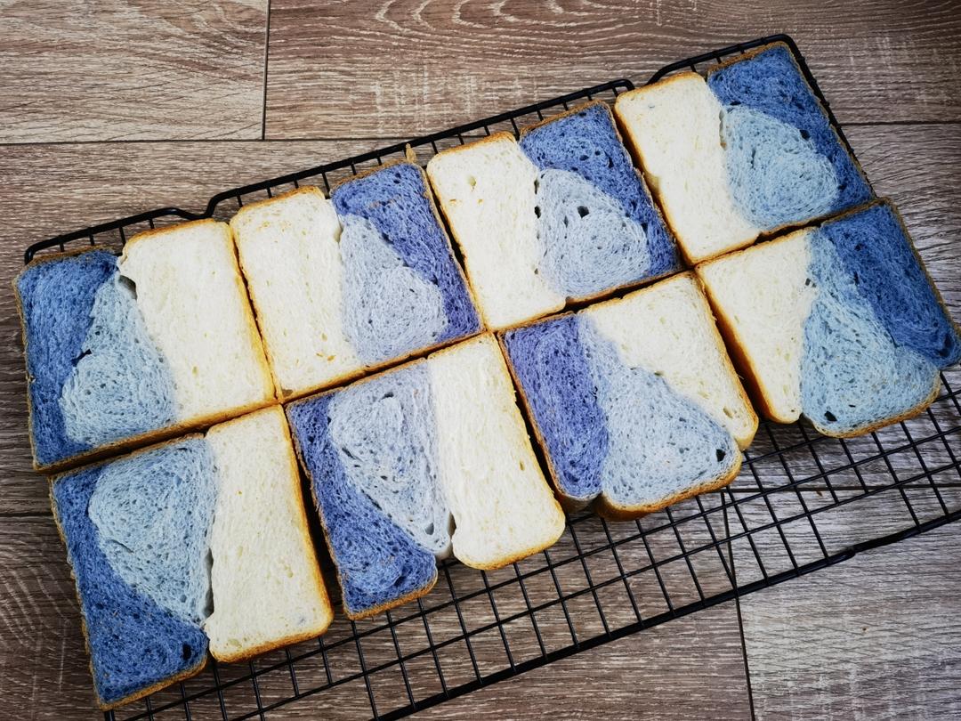 蝶豆花渐变吐司