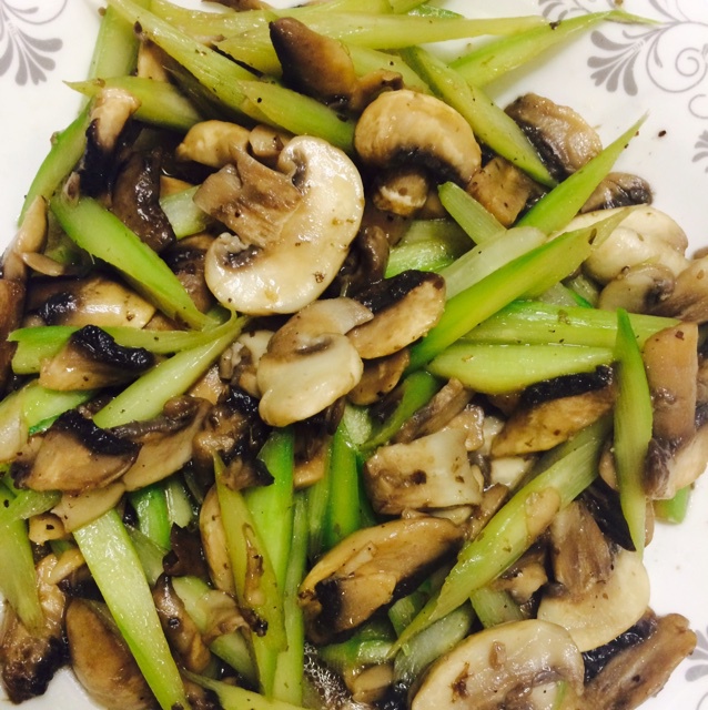 芦笋炒蘑菇