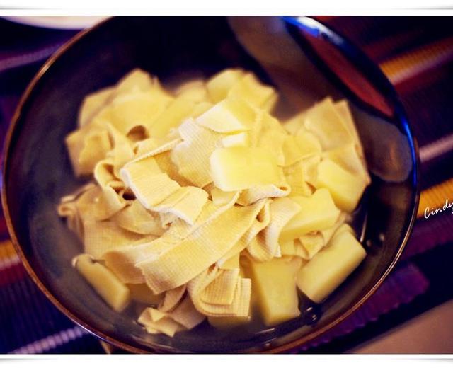 土豆炖干豆腐的做法
