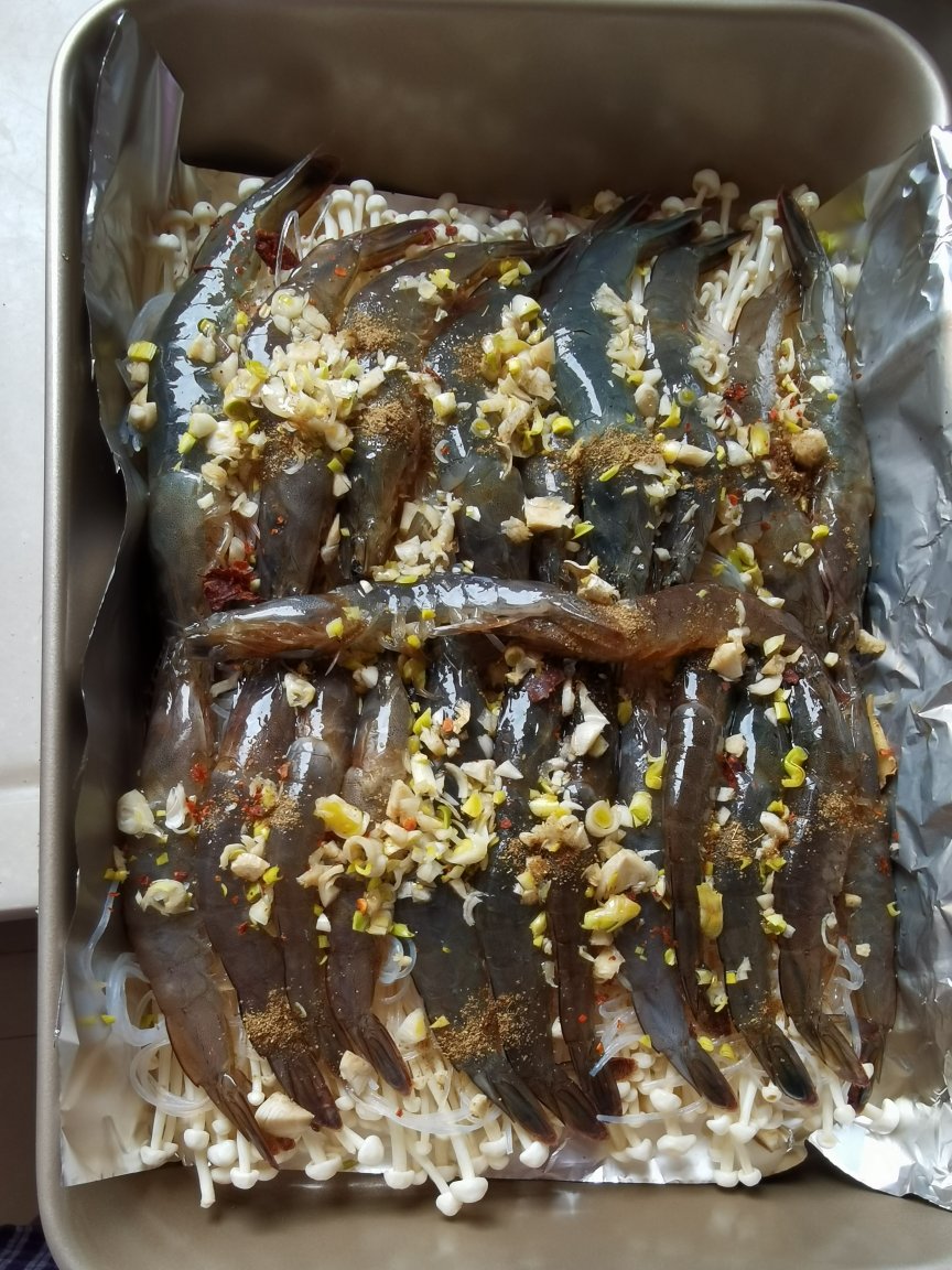 蒜蓉金针菇烤虾（烤箱）