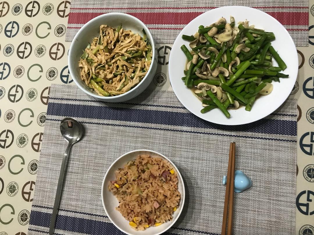 芦笋炒蘑菇