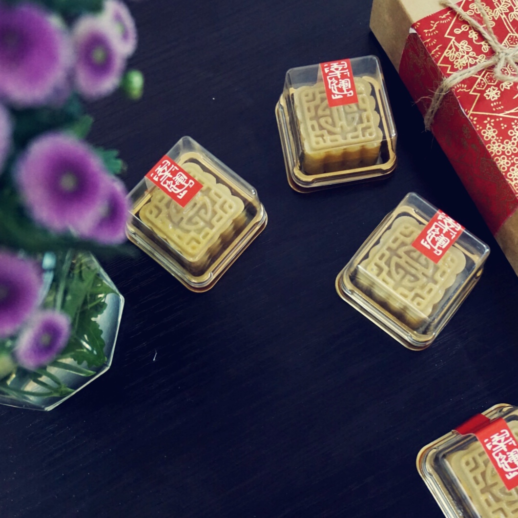 广式月饼——蛋黄莲蓉月饼