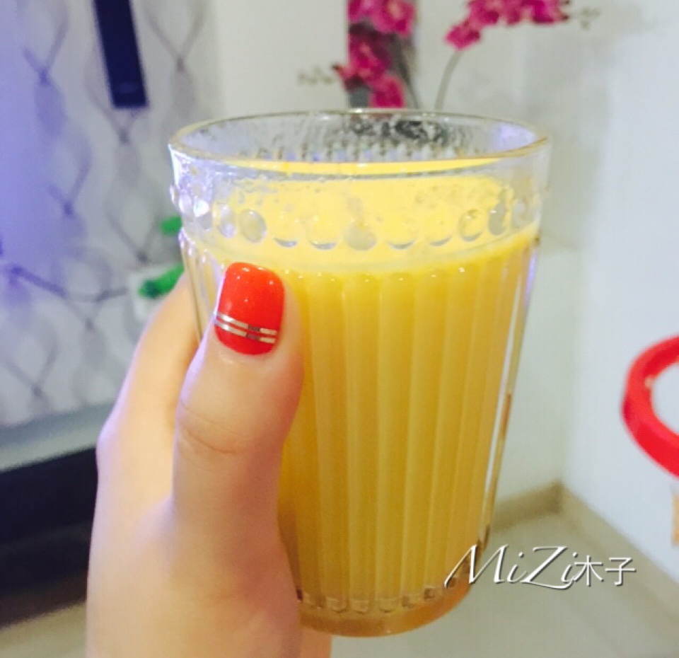 自制hey juice排毒果蔬汁。