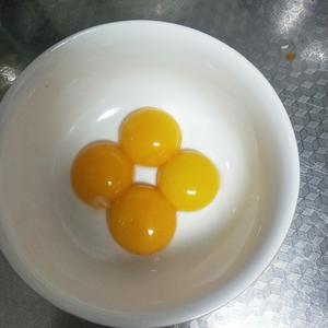 宝宝小零食，蛋黄溶豆的做法 步骤3