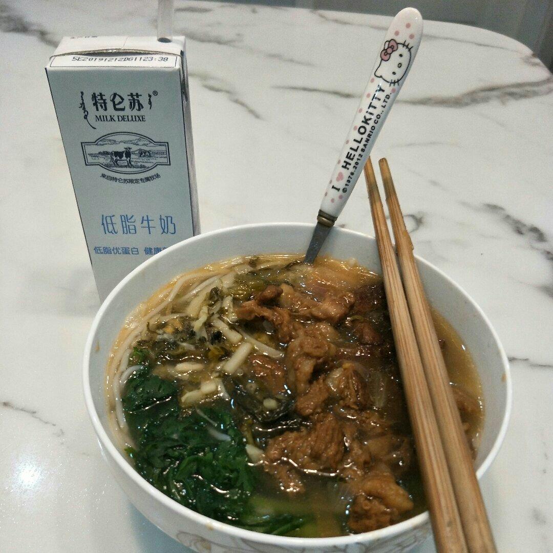 红烧牛腩粉