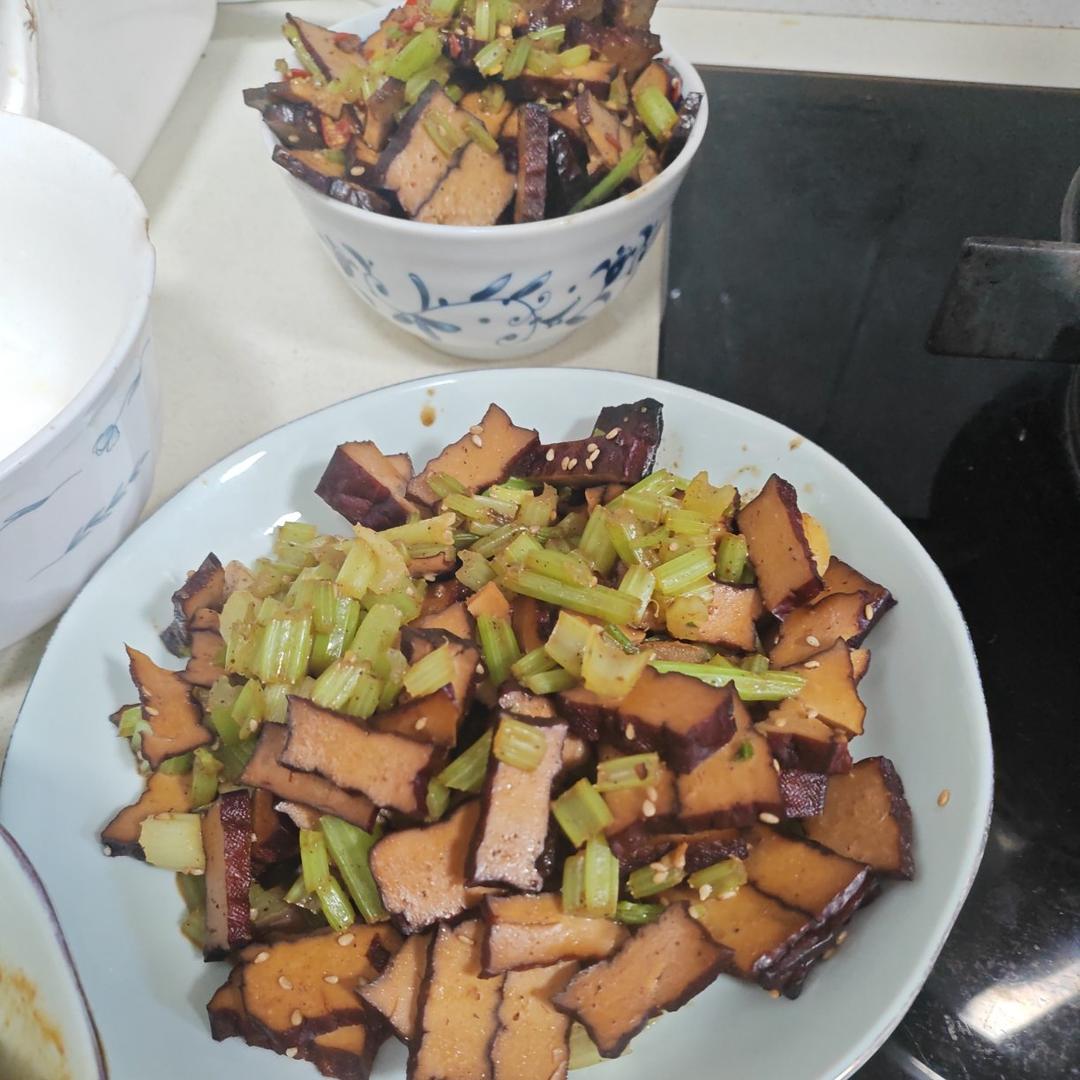 素:芹菜炒卤香干