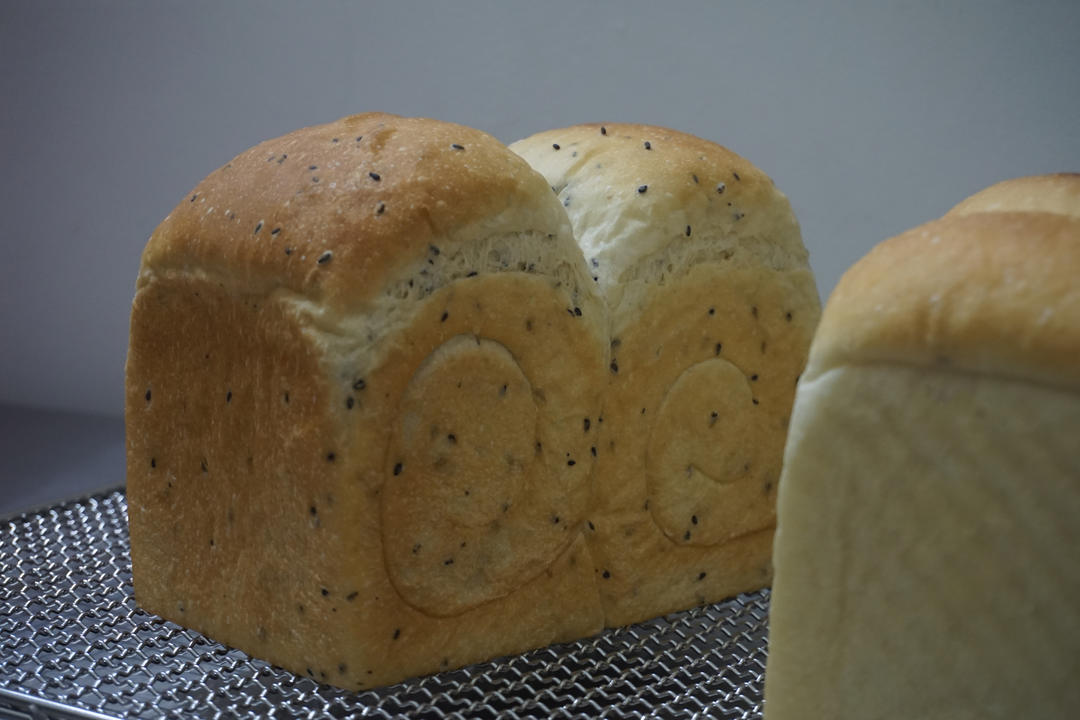 咸盐黑芝麻吐司