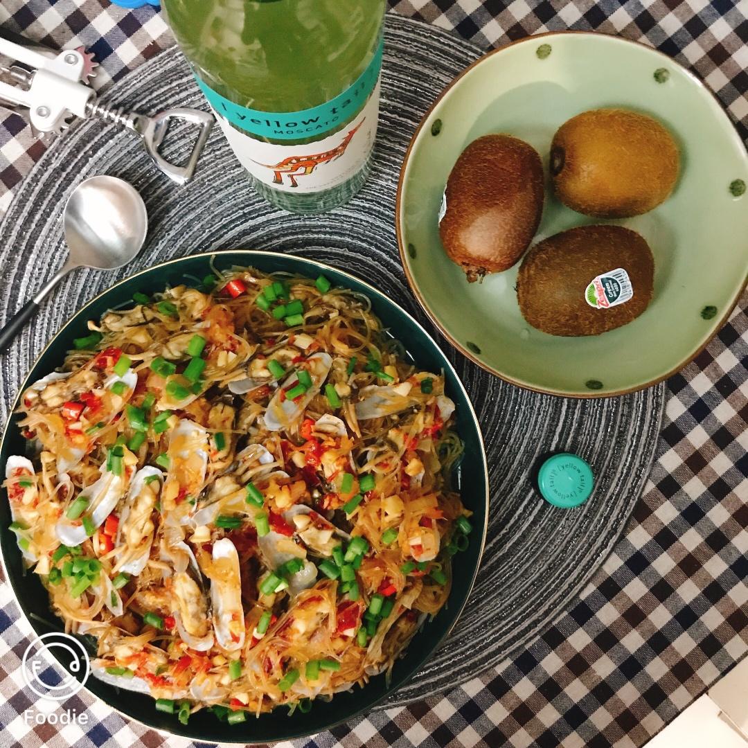 家常美味花蛤粉丝煲