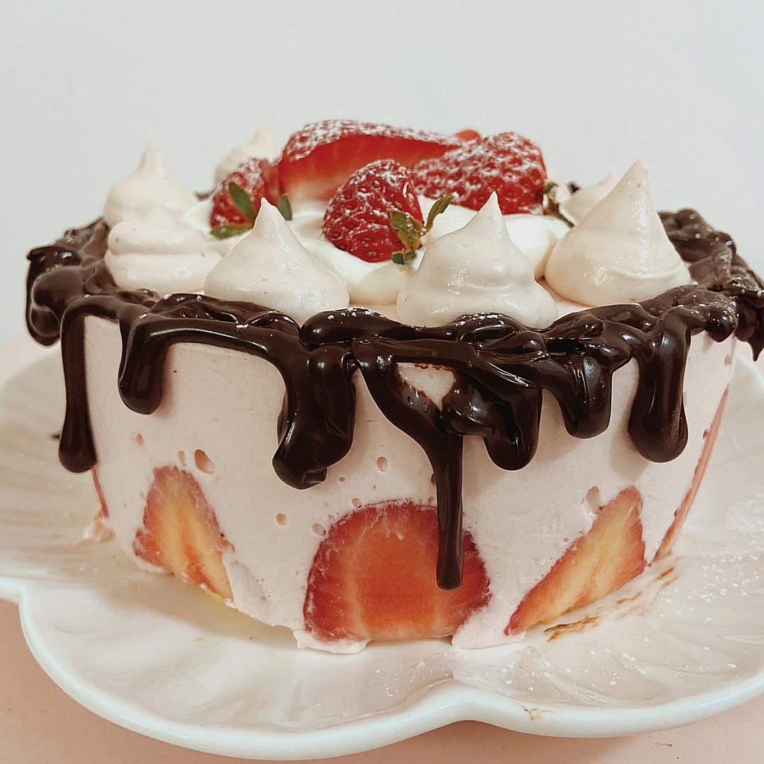 石念小石头做的巧克力草莓慕斯蛋糕
