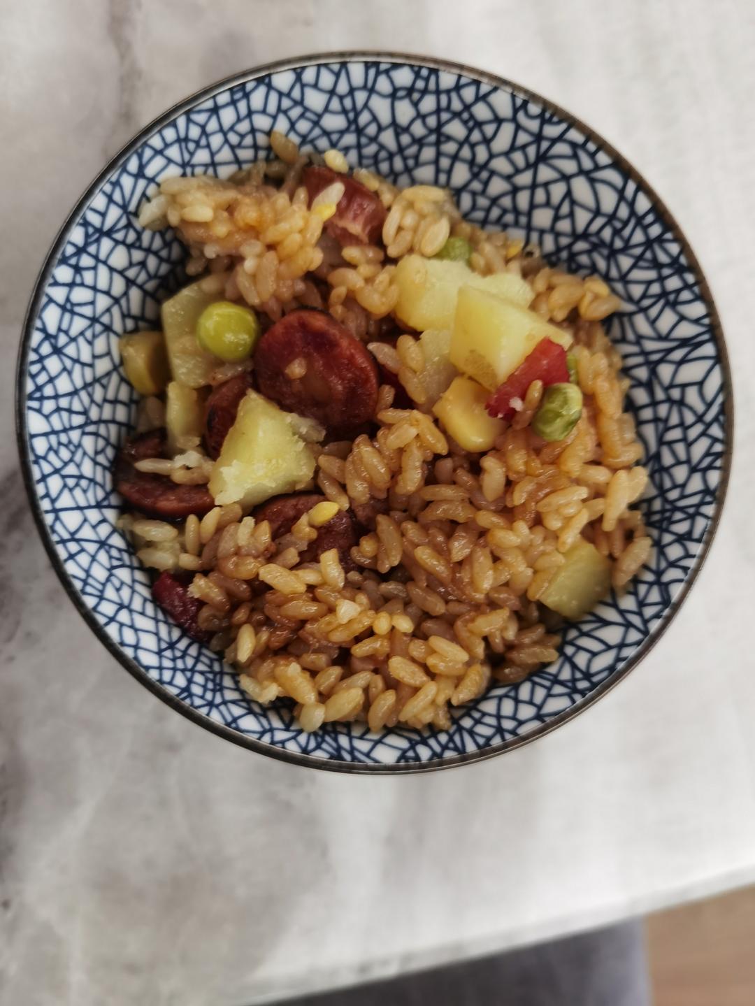 懒人版香肠土豆焖饭