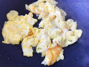 白玉菇炒鸡蛋的做法 步骤7