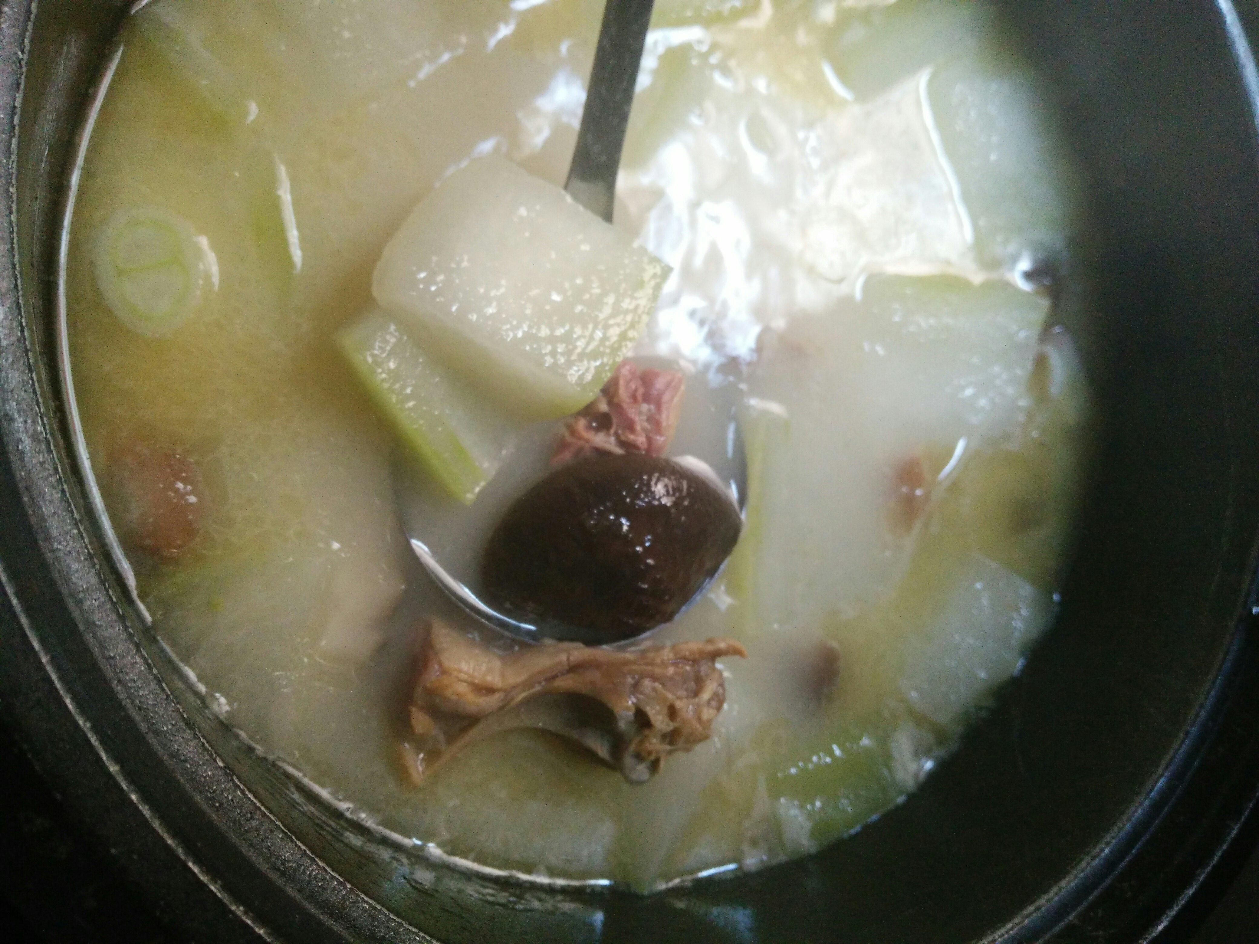 咸鸭豆芽冬瓜汤的做法