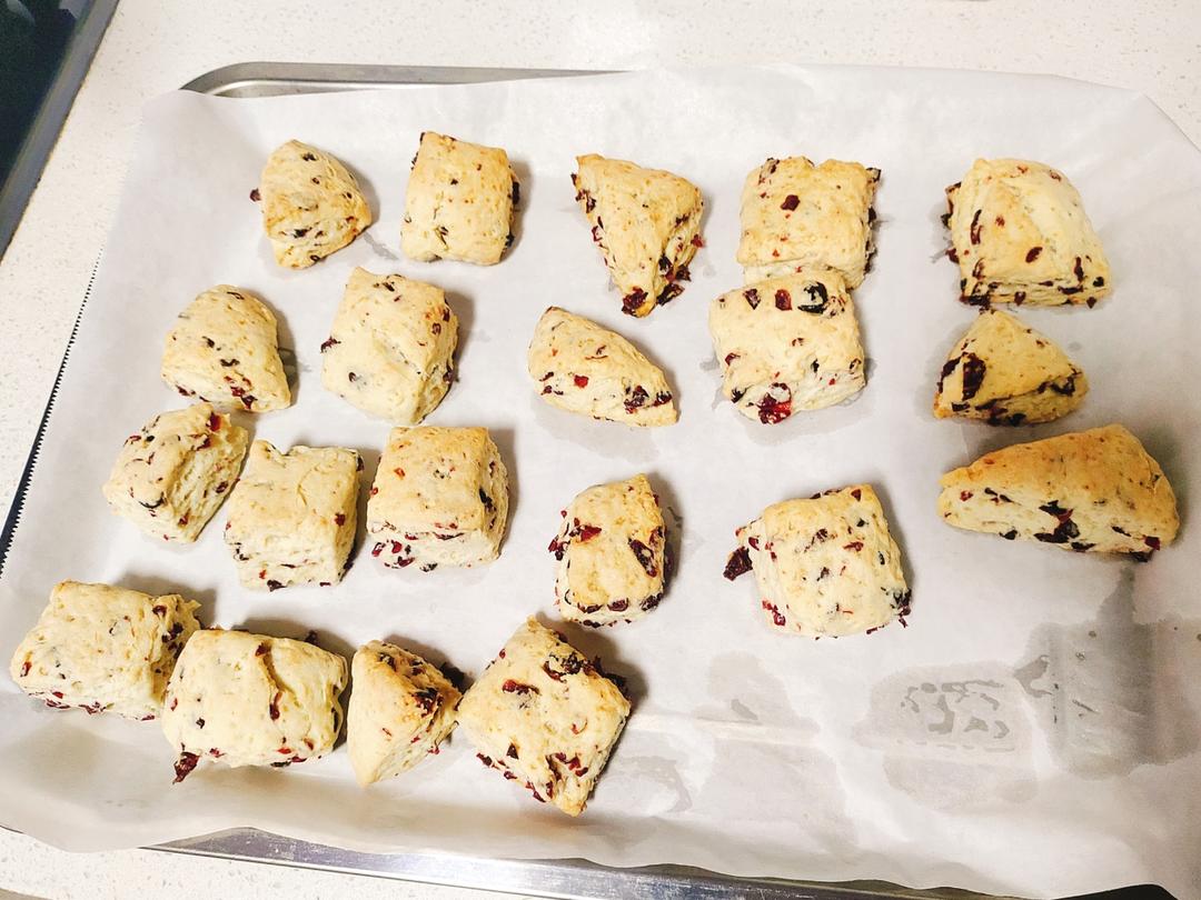 消耗淡奶油的司康