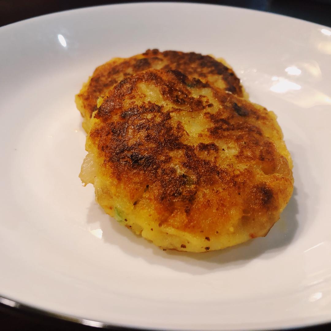香辣腊肉丁洋芋饼的做法
