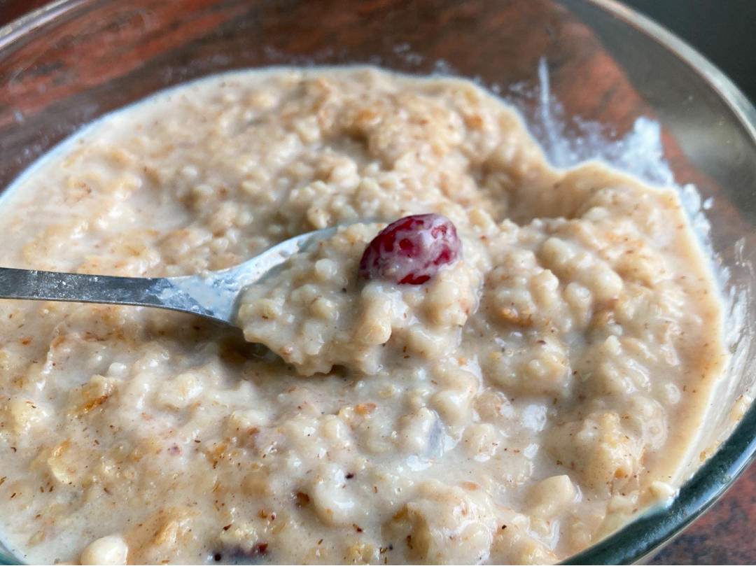 葡萄干肉桂早餐燕麦粥丨健康·三餐