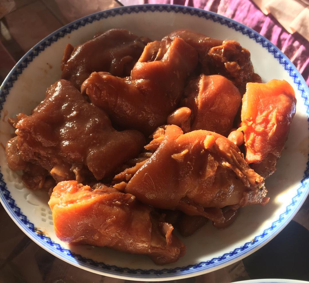 南乳花生猪脚煲