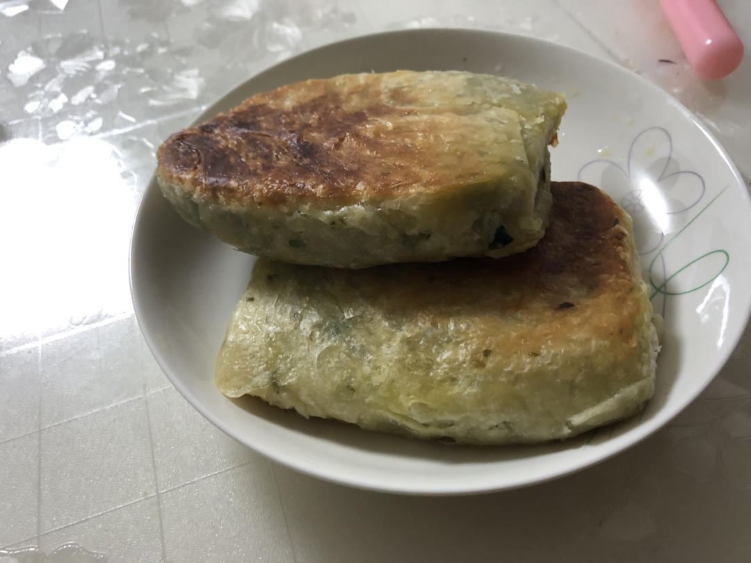 手抓饼做的馅饼，猪肉蘑菇馅，太好吃了！