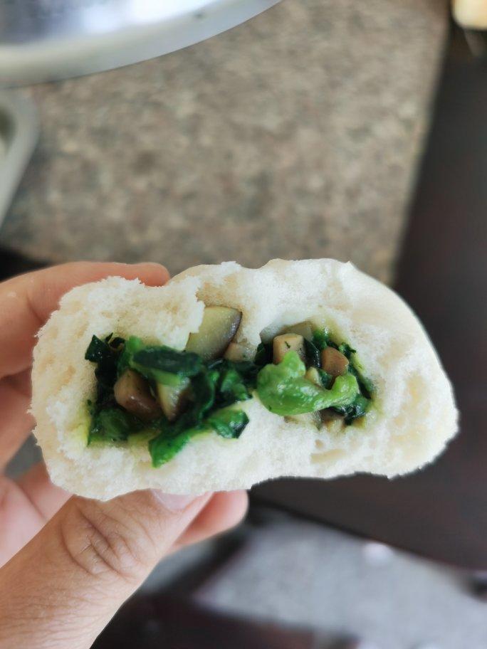 油菜香菇菜包