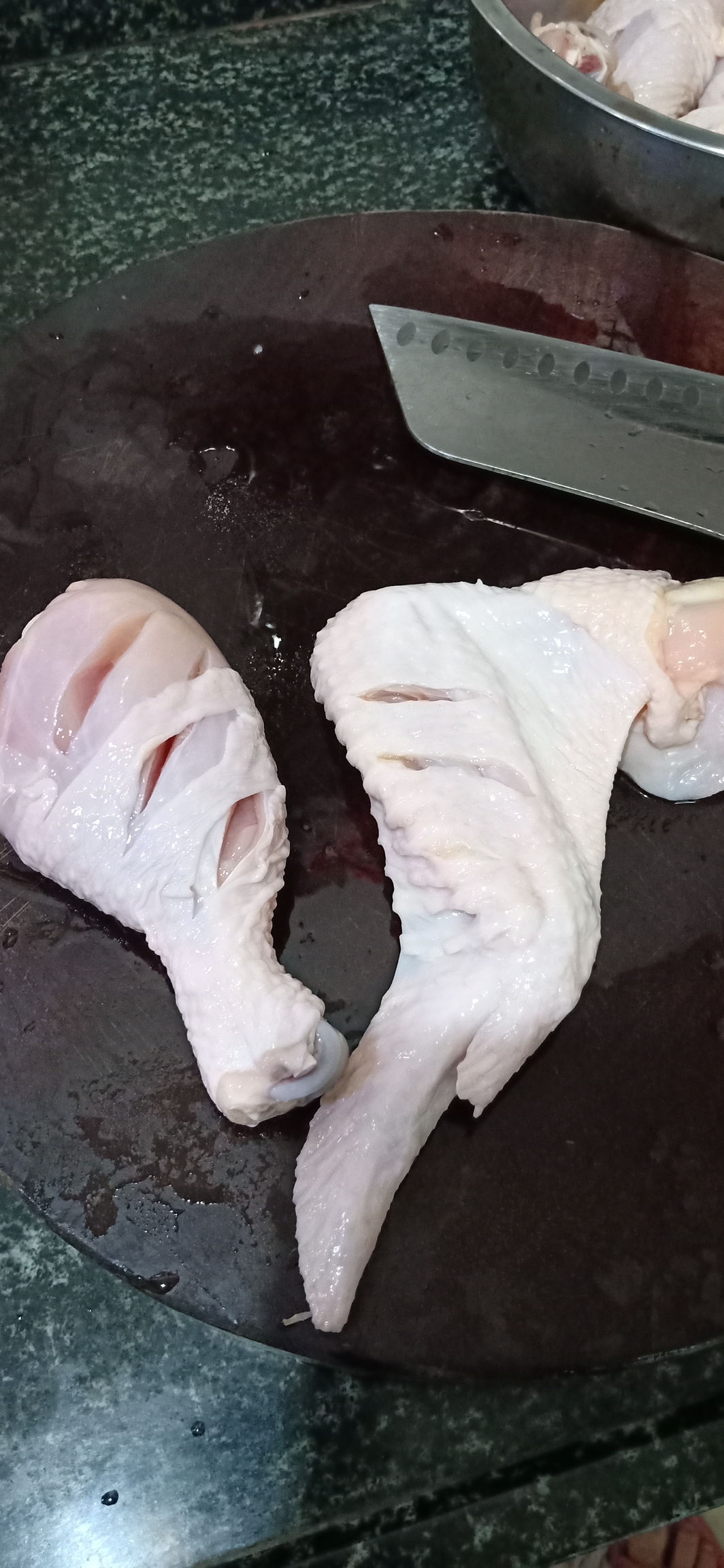 空气炸锅——美味烤全翅和烤鸡大腿的做法 步骤1