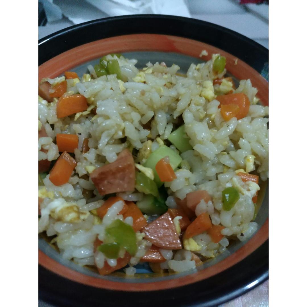 胡萝卜火腿炒饭