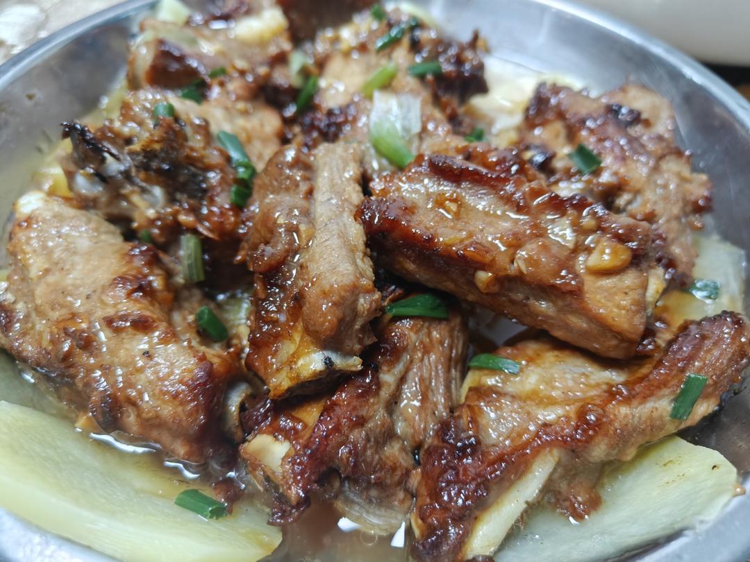 香酥排骨蒸土豆