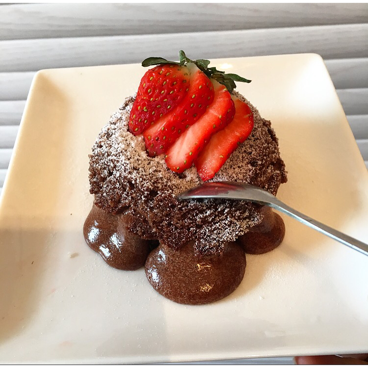 给妹子群的巧克力熔岩蛋糕