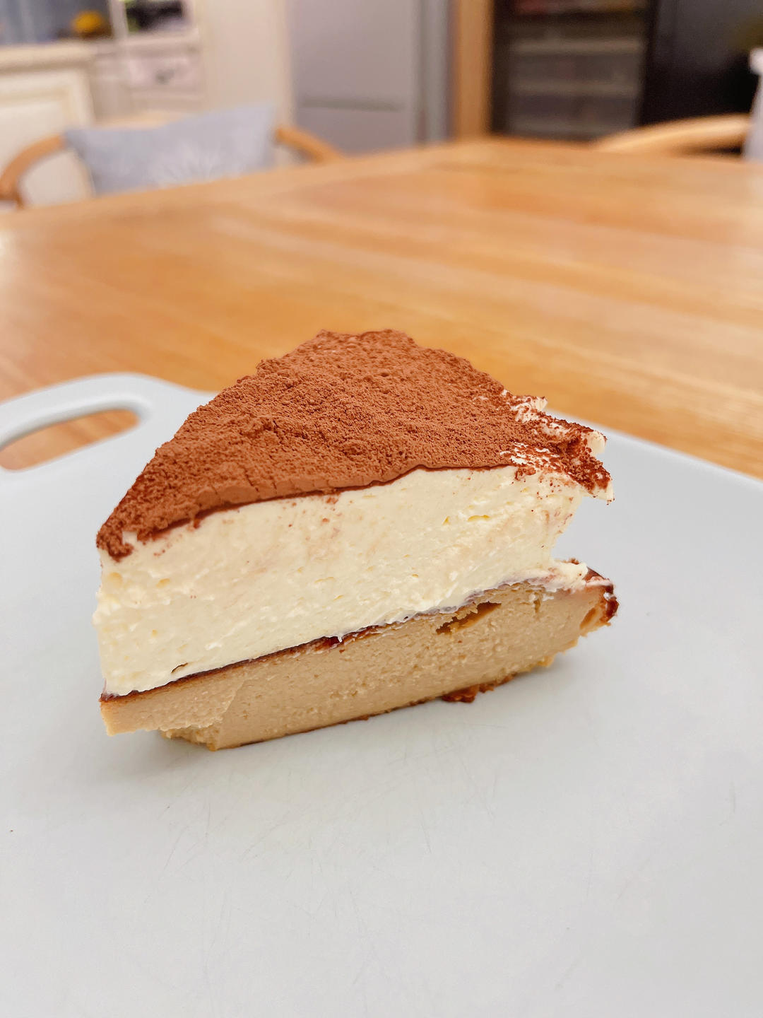 又是一道招牌，提拉米苏咖啡巴斯克蛋糕