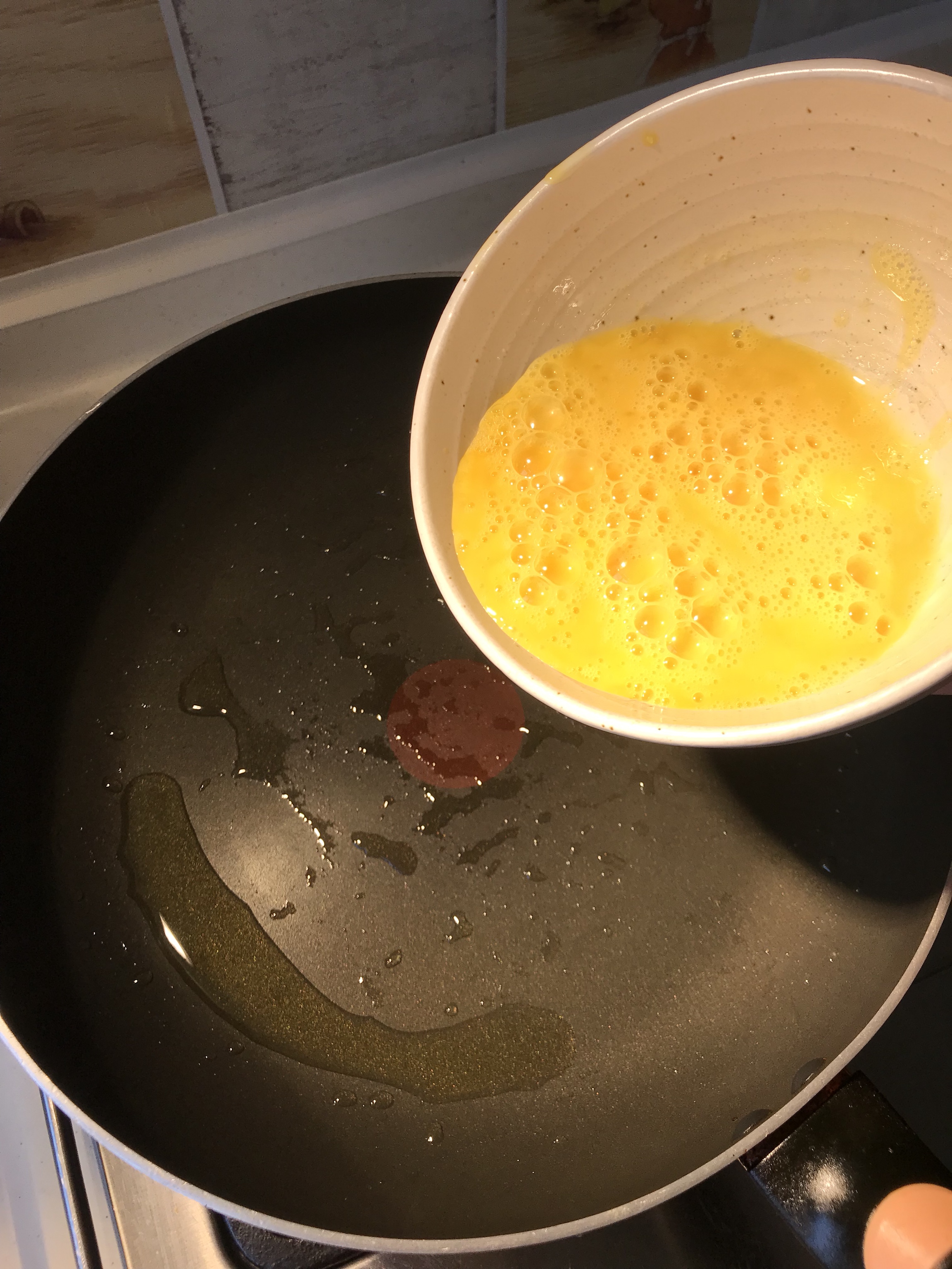 堂妈小厨——鸡蛋皮拌菠菜的做法 步骤3