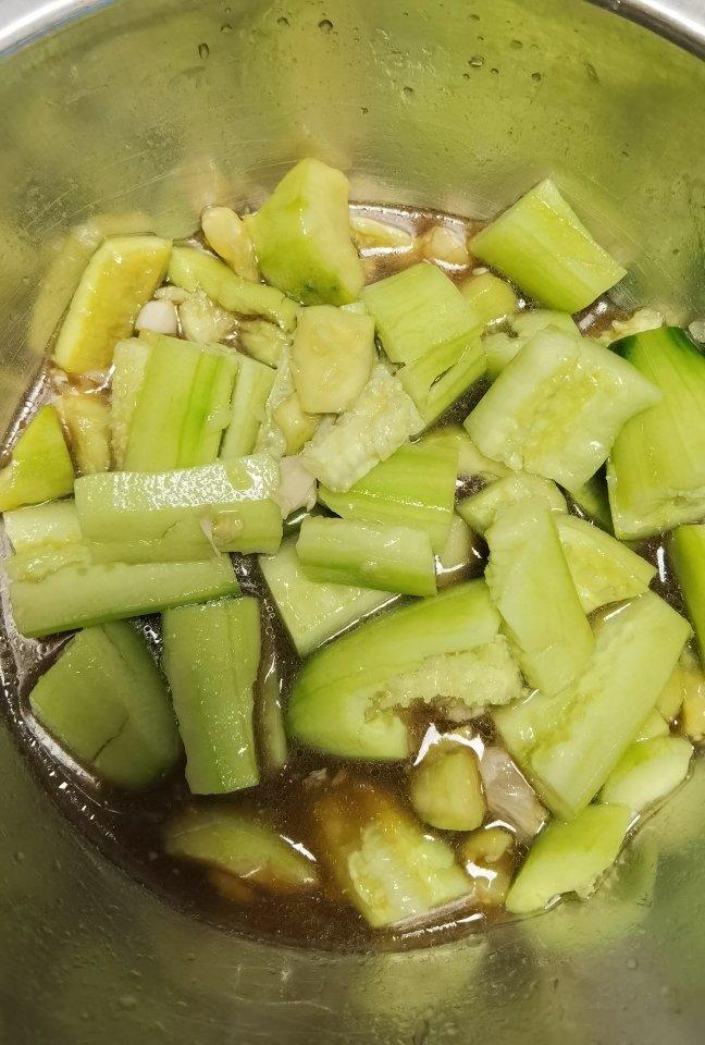 一看就会的‼️凉拌松花蛋黄瓜㊙️好简单
