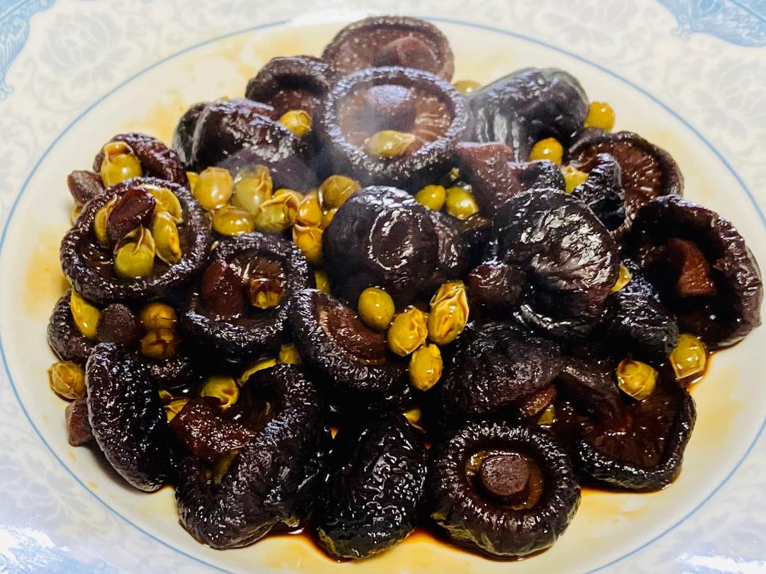 香菇炖黄豆的做法